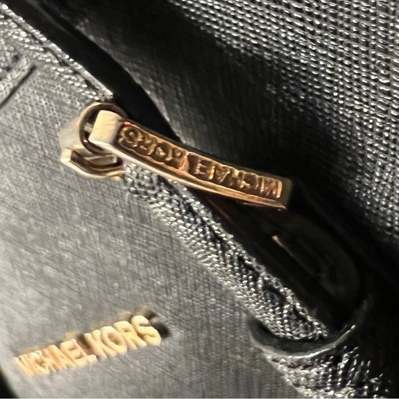 MICHAEL Michael Kors Extra Large Jet Set Laptop Tote - Picture 12 of 16